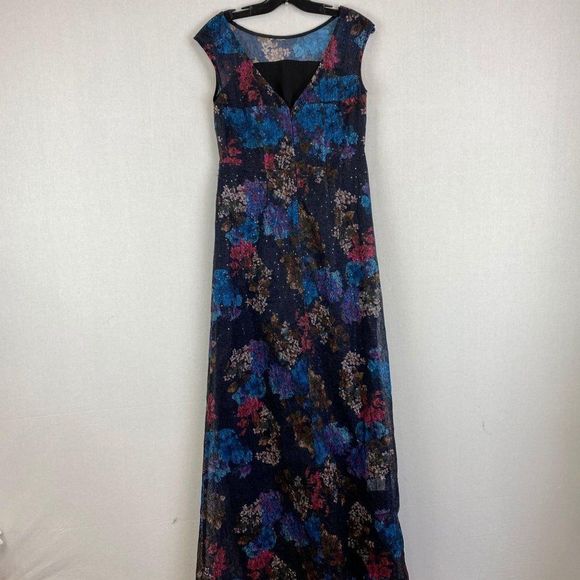 TIFFANY ROSE Floral Dress - Picture 4 of 8